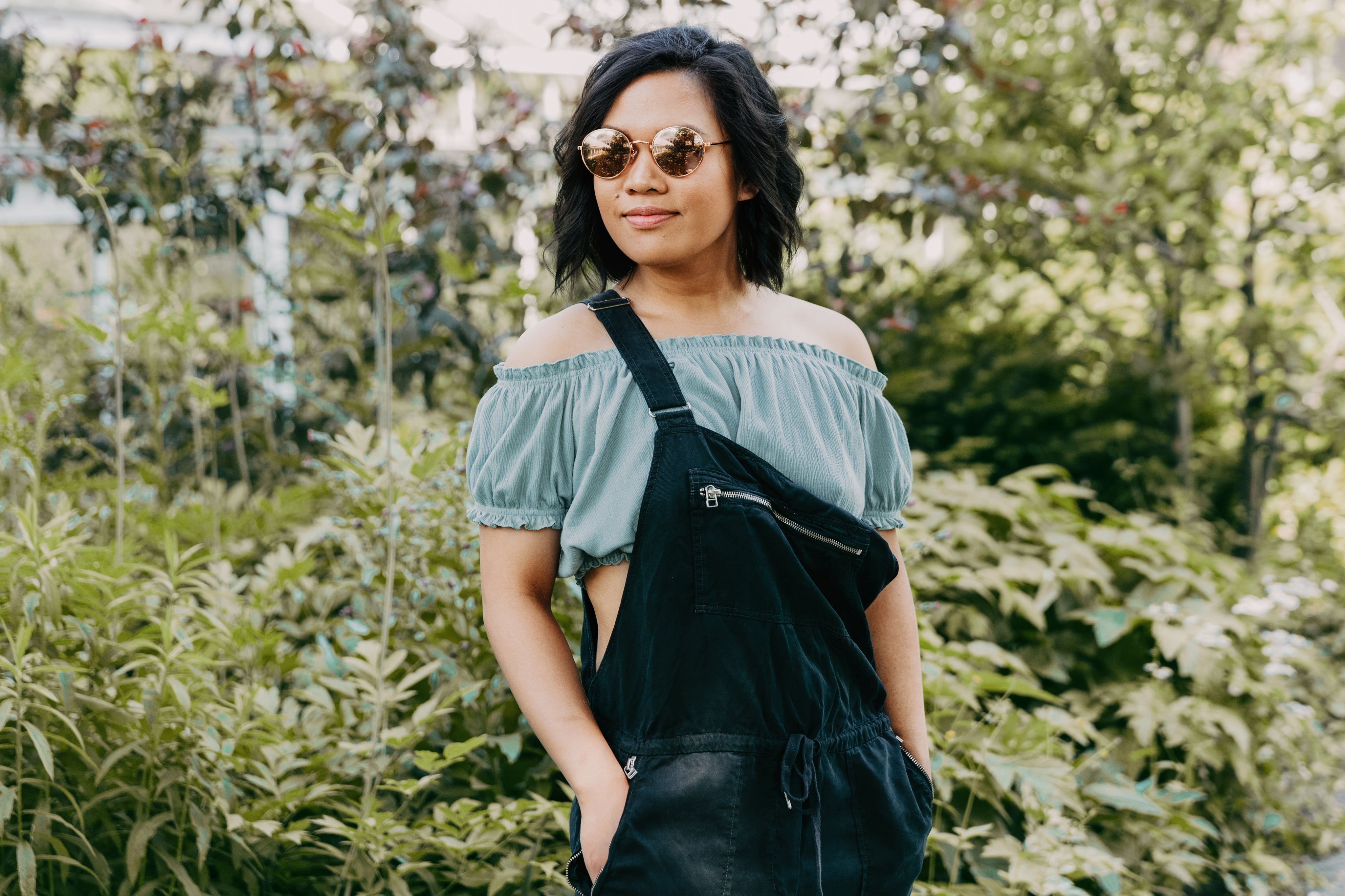 files/woman-in-fashionable-dungarees_1.jpg
